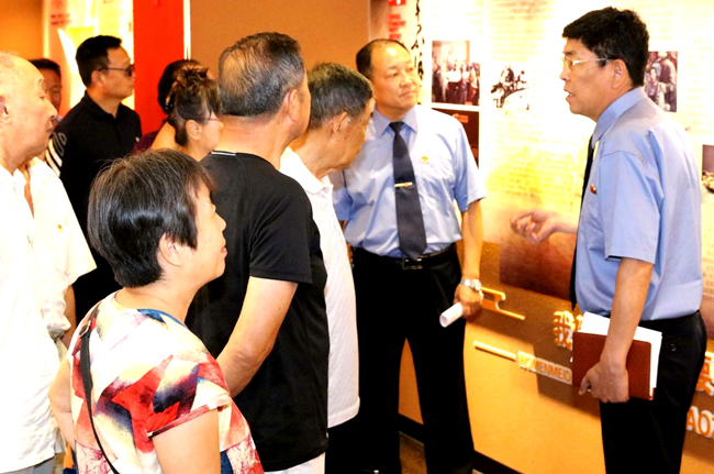 山东枣庄市中区:邀请退休老干部座谈交流
